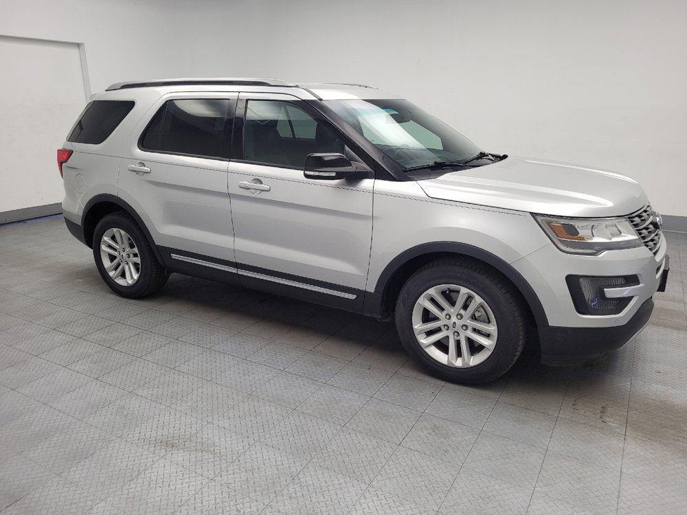 Used 2016 Ford Explorer XLT w/ Equipment Group 202A FWD image 11