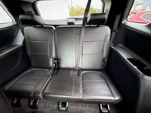 Used 2020 Chevrolet Traverse RS FWD image 12