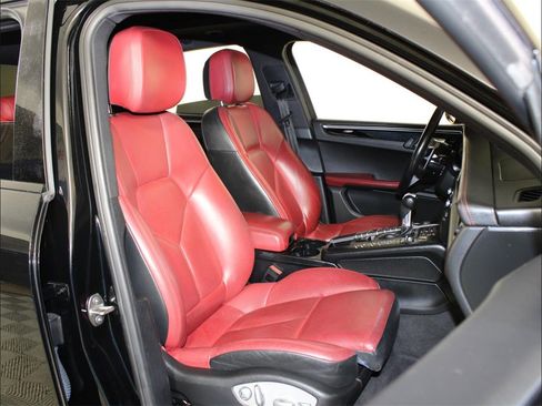 Used 2019 Porsche Macan S image 32