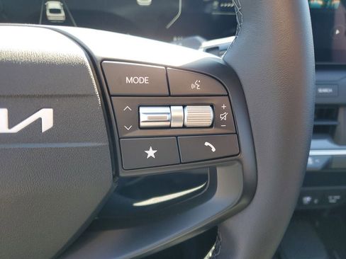 Used 2025 Kia K4 EX image 12