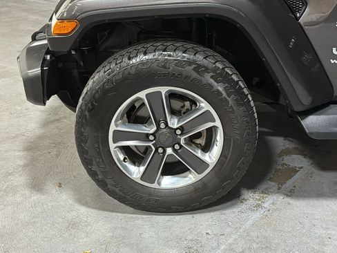 Used 2019 Jeep Wrangler Unlimited Sahara w/ Cold Weather Group AWD/4WD image 8