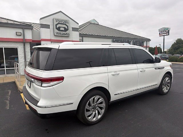 Used 2024 Lincoln Navigator L Reserve AWD/4WD image 4