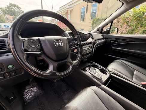Used 2019 Honda Pilot Touring image 16