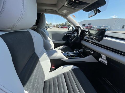 New 2026 Mitsubishi Outlander SE FWD image 17