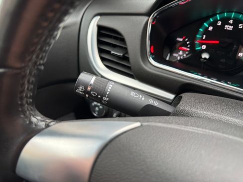 Used 2015 Chevrolet Traverse LT image 28