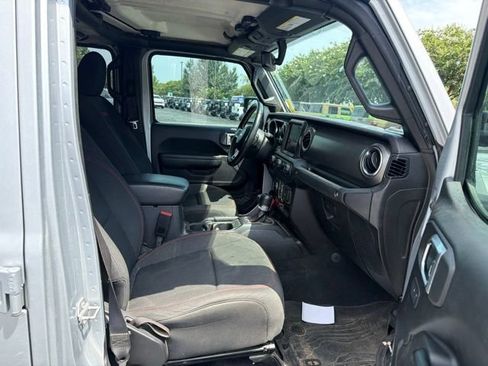 Used 2022 Jeep Gladiator Rubicon w/ Trailer Tow Package AWD/4WD image 12