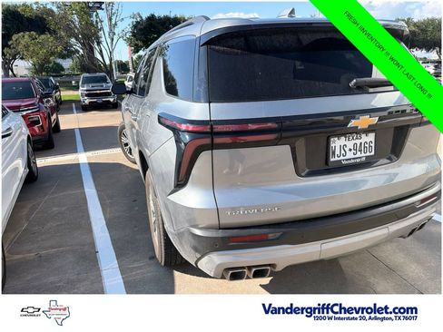 Used 2025 Chevrolet Traverse LT w/ Driver Confidence Package FWD image 11
