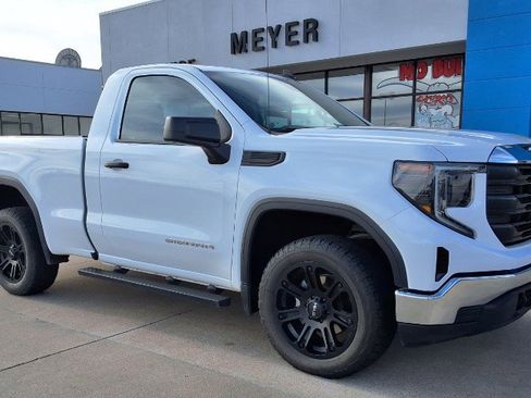 Used 2024 GMC Sierra 1500 Pro w/ Convenience Package image 2