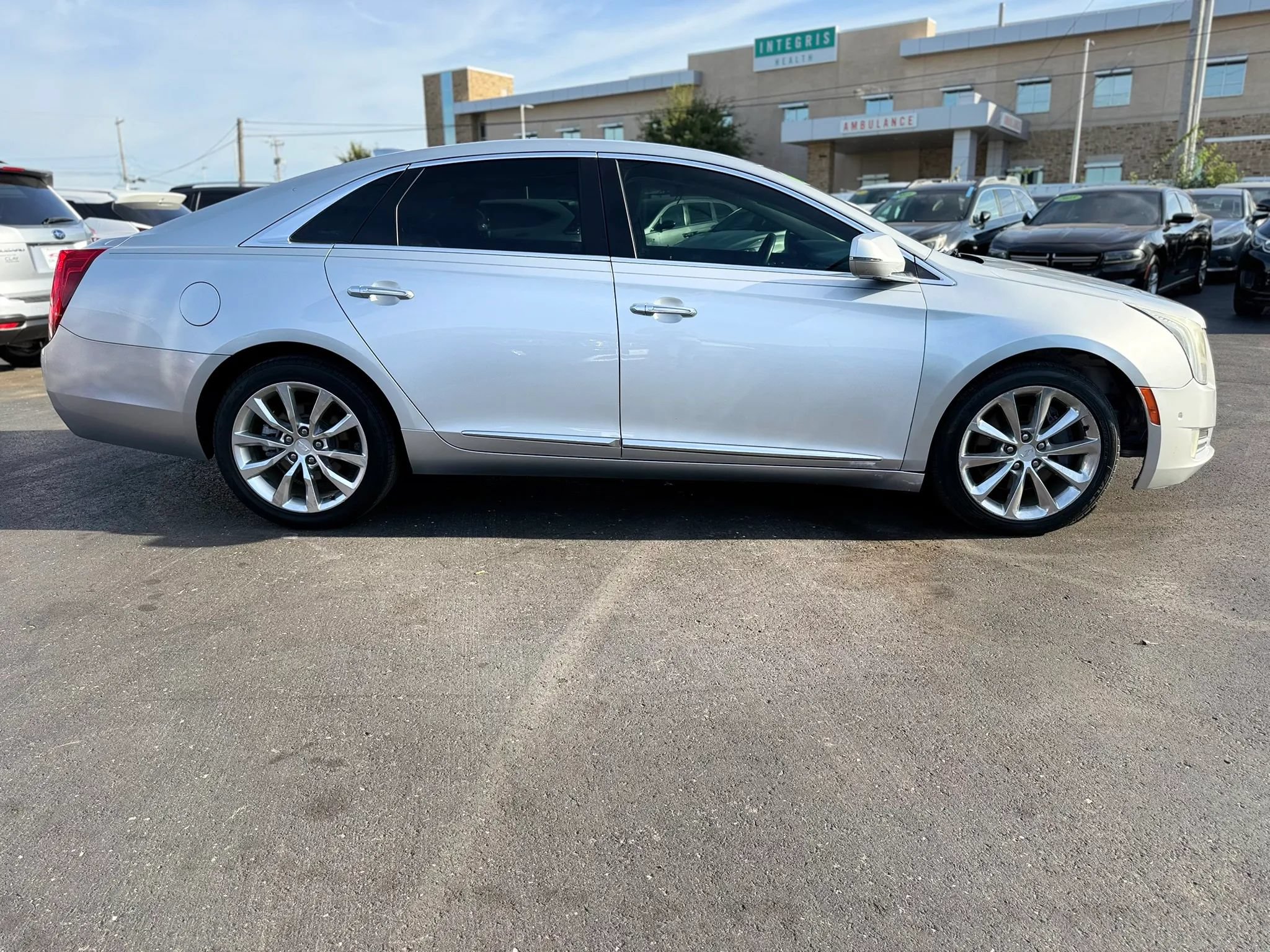 Used 2017 Cadillac XTS Luxury w/ Driver Awareness Package FWD image 2
