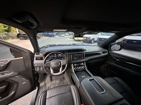 Used 2023 GMC Yukon Denali w/ Denali Reserve Package image 36