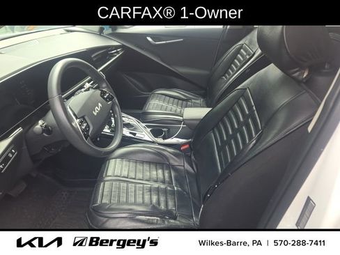 Certified 2023 Kia Niro EX FWD image 3