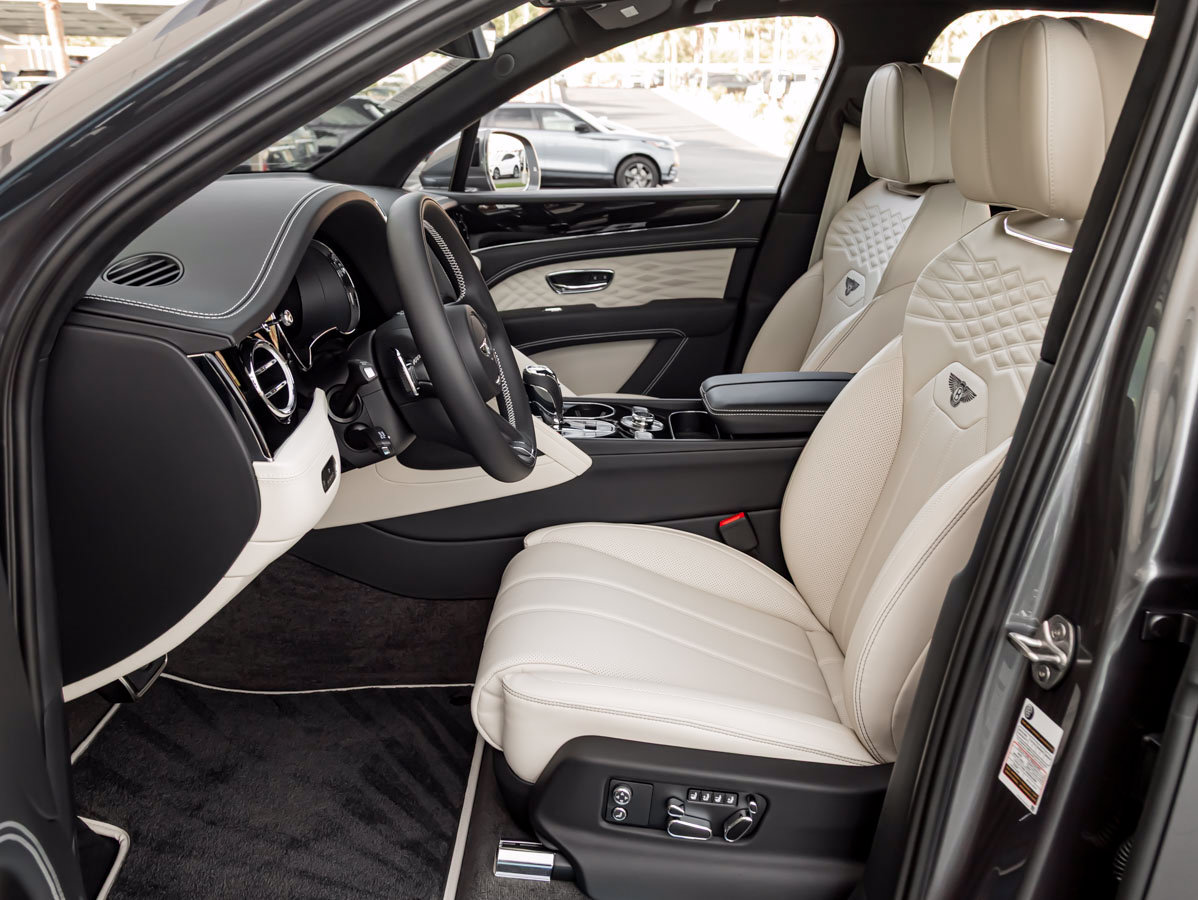 Used 2026 Bentley Bentayga AWD/4WD image 2