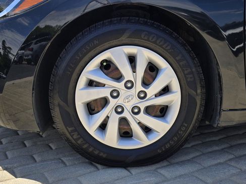 Used 2018 Hyundai Elantra SE FWD image 11