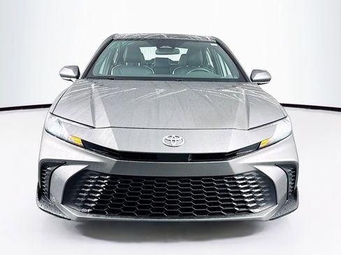 Used 2025 Toyota Camry SE image 2