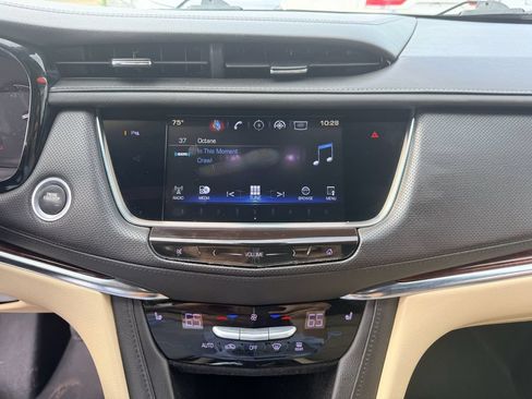 Used 2017 Cadillac XT5 Luxury w/ Driver Awareness Package FWD image 20