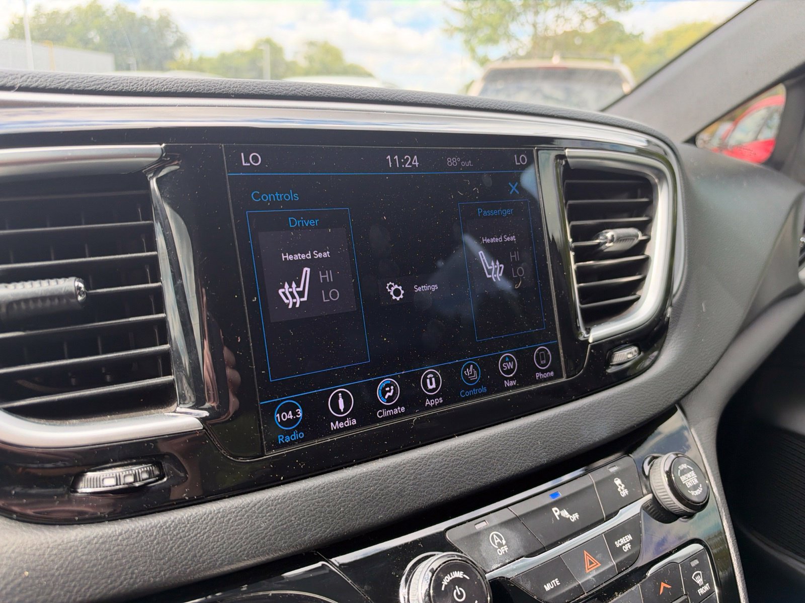 Used 2018 Chrysler Pacifica Touring-L w/ S Appearance Package FWD image 7