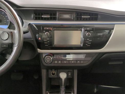 Used 2015 Toyota Corolla LE image 16