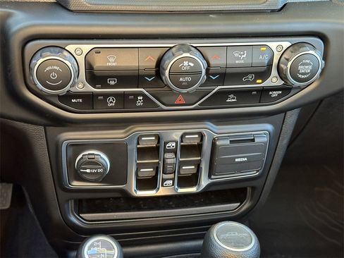 New 2023 Jeep Gladiator Sport image 17