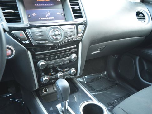 Used 2019 Nissan Pathfinder SV image 23