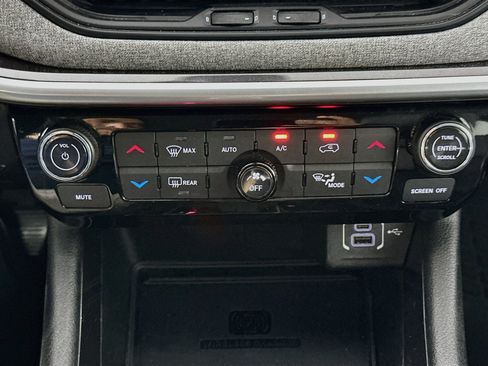Used 2022 Jeep Compass Latitude w/ Sun and Sound Group FWD image 23