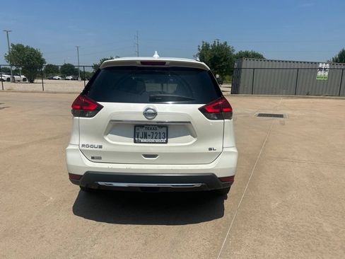 Used 2017 Nissan Rogue SL w/ SL Premium Package FWD image 4