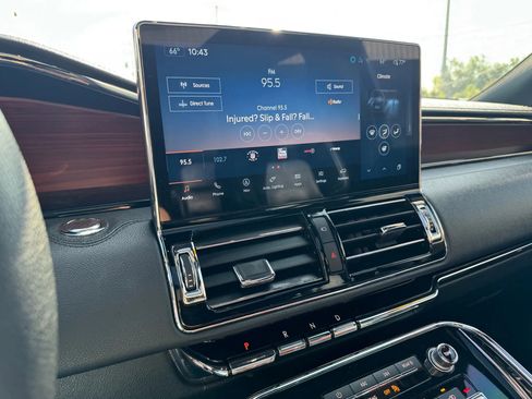 Used 2022 Lincoln Navigator Reserve image 19