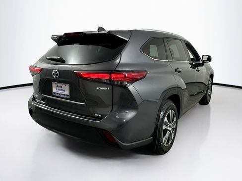 Used 2023 Toyota Highlander XLE image 5
