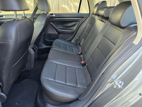 Used 2011 Volkswagen Jetta SE w/ Wheel & Sunroof Pkg FWD image 20