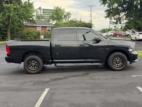 Used 2017 RAM 1500 Express w/ Black Ram 1500 Express Group AWD/4WD image 6