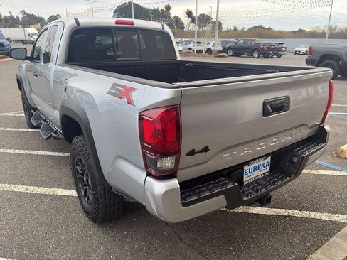 Used 2022 Toyota Tacoma SR w/ SX Package image 15