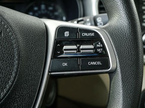 Used 2020 Kia Sorento LX image 11