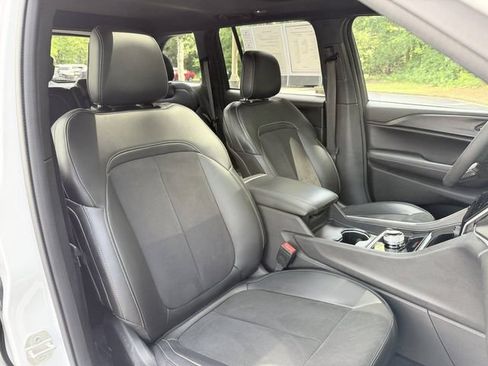 Used 2023 Jeep Grand Cherokee Altitude AWD/4WD image 33