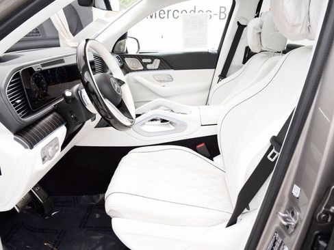 Used 2025 Mercedes-Benz Maybach GLS 600 4MATIC image 22