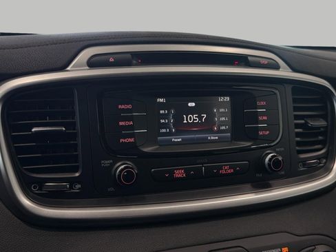 Used 2017 Kia Sorento AWD image 38