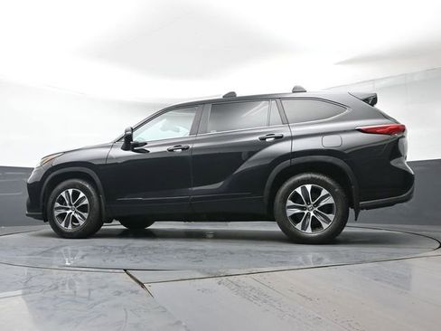 Used 2023 Toyota Highlander XLE AWD/4WD image 30