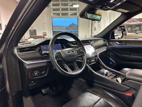 Used 2021 Jeep Grand Cherokee L Overland w/ Luxury Tech Group IV image 16