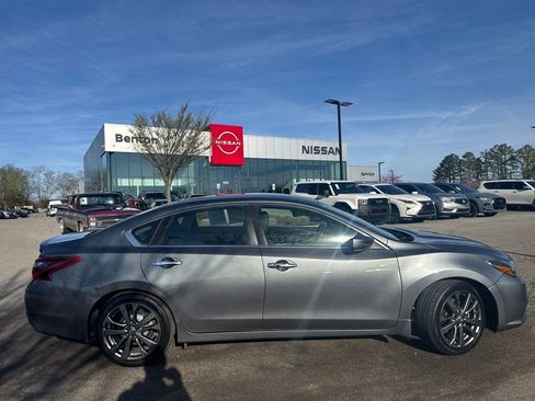 Used 2018 Nissan Altima 2.5 SR w/ SR Special Edition image 3