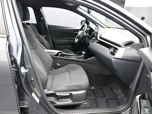Used 2019 Toyota C-HR XLE FWD image 33