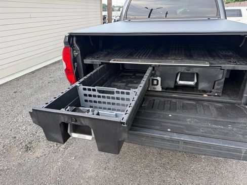 Used 2017 Toyota Tundra Platinum AWD/4WD image 33