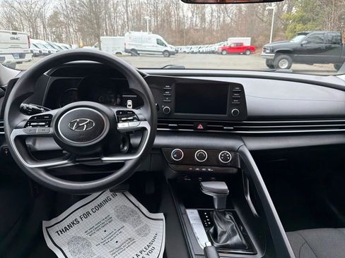 Used 2021 Hyundai Elantra SE w/ Cargo Package image 18