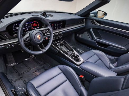 Used 2025 Porsche 911 Carrera image 5