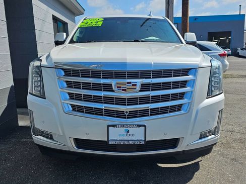 Used 2018 Cadillac Escalade Premium Luxury w/ LPO, Radiant Package AWD/4WD image 7