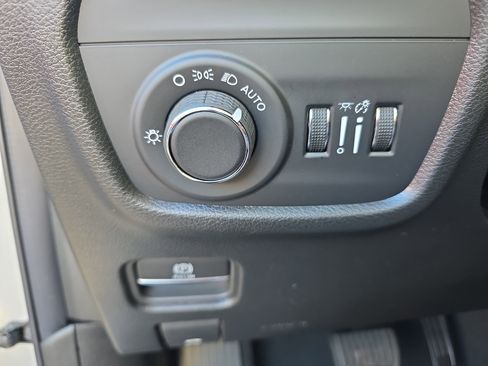 New 2025 Jeep Grand Cherokee Altitude image 12