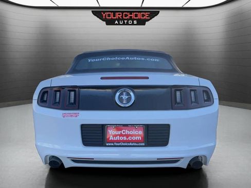 Used 2014 Ford Mustang Convertible image 4
