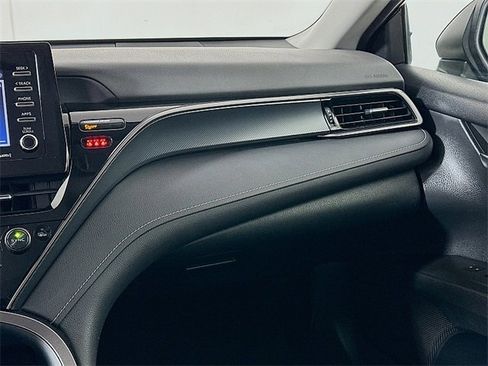 Used 2022 Toyota Camry SE image 22