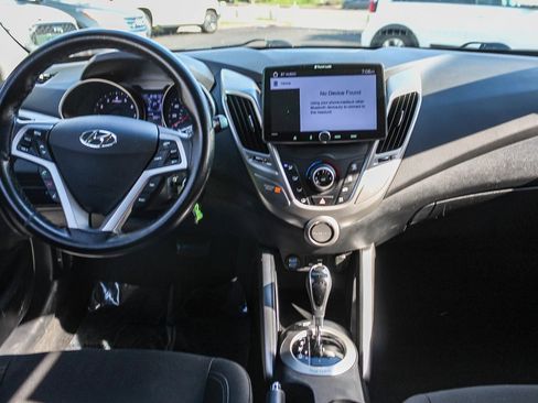 Used 2016 Hyundai Veloster image 12