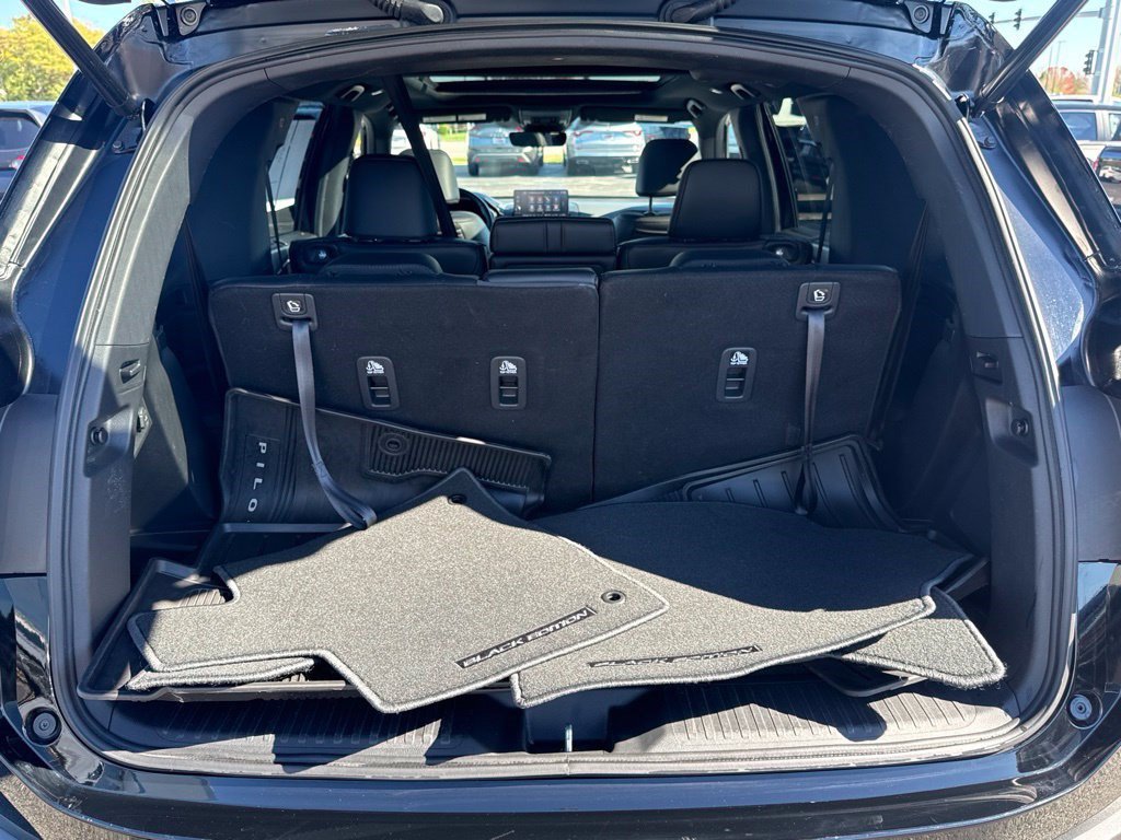 Certified 2025 Honda Pilot Black Edition image 16