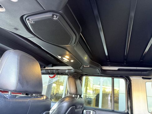 Used 2019 Jeep Wrangler Unlimited Rubicon w/ Uconnect 4C Nav & Sound Group image 14