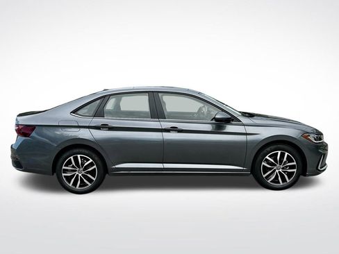 New 2025 Volkswagen Jetta SE image 7