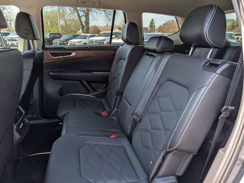 Used 2025 Volkswagen Atlas SE AWD/4WD image 25